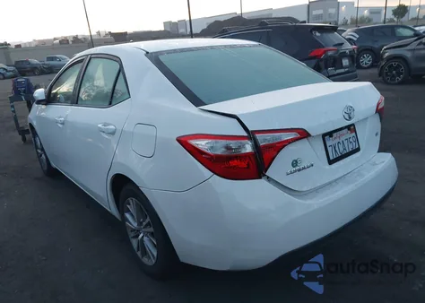 2015 Toyota Corolla Le Plus z USA, uszkodzony, nr VIN 5YFBURHE6FP256580